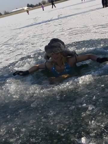 Kúpanie v zime na bagrovisku má svoje čaro